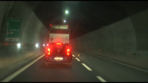 Autostrade, striscioni ai caselli: “Vogliamo viaggiare gratis”