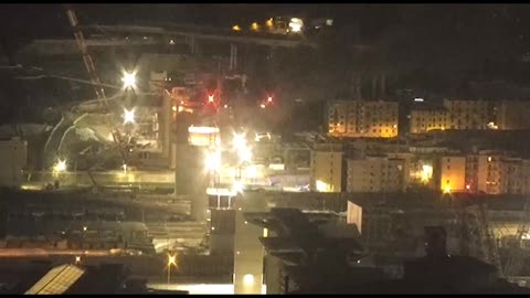 Ponte, incendio in cantiere: le immagini dello spegnimento