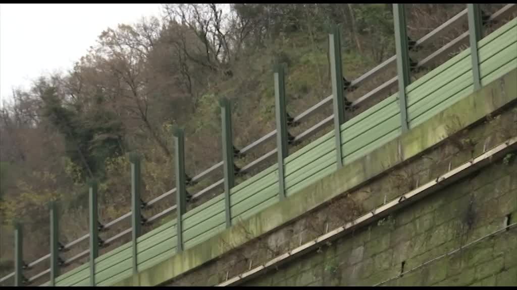 Autostrada A7, pannelli fonoassorbenti pericolanti in via Giro del Vento a Genova