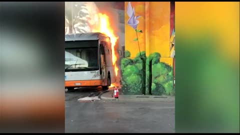 Bus a fuoco a Caricamento, l'Amt spiega cosa è successo