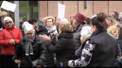 Chiusura uffici postali, cittadini 'invadono' il Comune: a Tursi va in scena la protesta