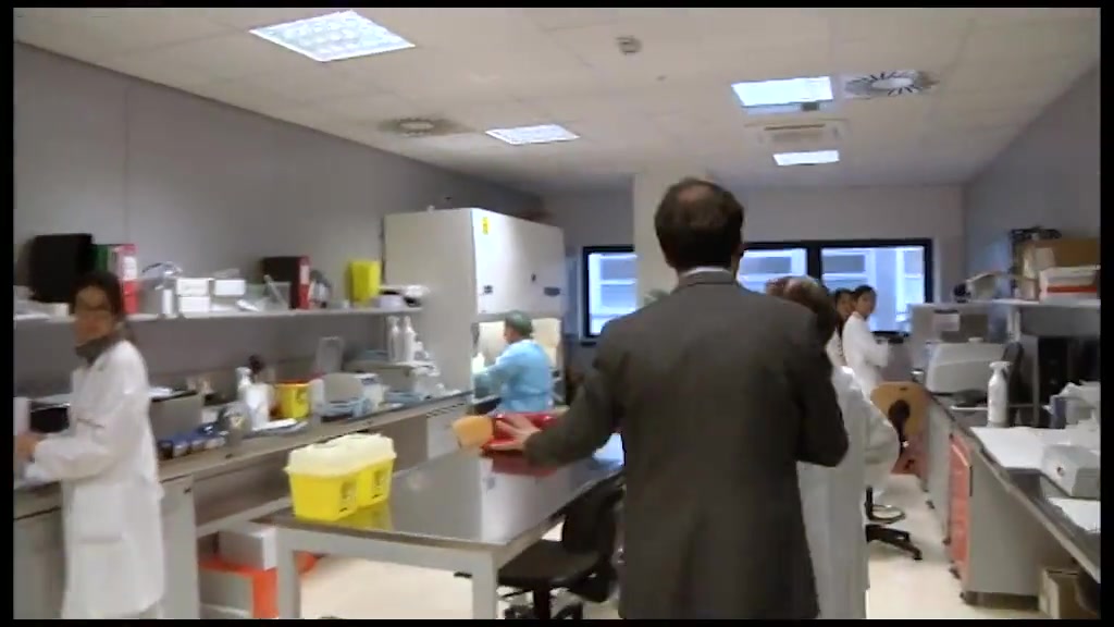 Coronavirus, l'analisi del tampone nel laboratorio del Policlinico San Martino