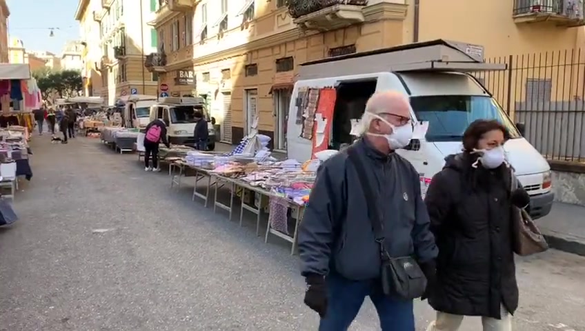 Il Coronavirus lascia i mercati di Genova deserti, gli operatori: "Zero incassi, tanto vale sospenderli"