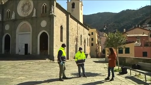 Spesa a casa per gli anziani di Riomaggiore e qualche chiacchiera al telefono per sentirsi meno soli