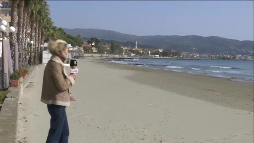 Coronavirus, passeggiata di Diano Marina deserta e controlli della polizia