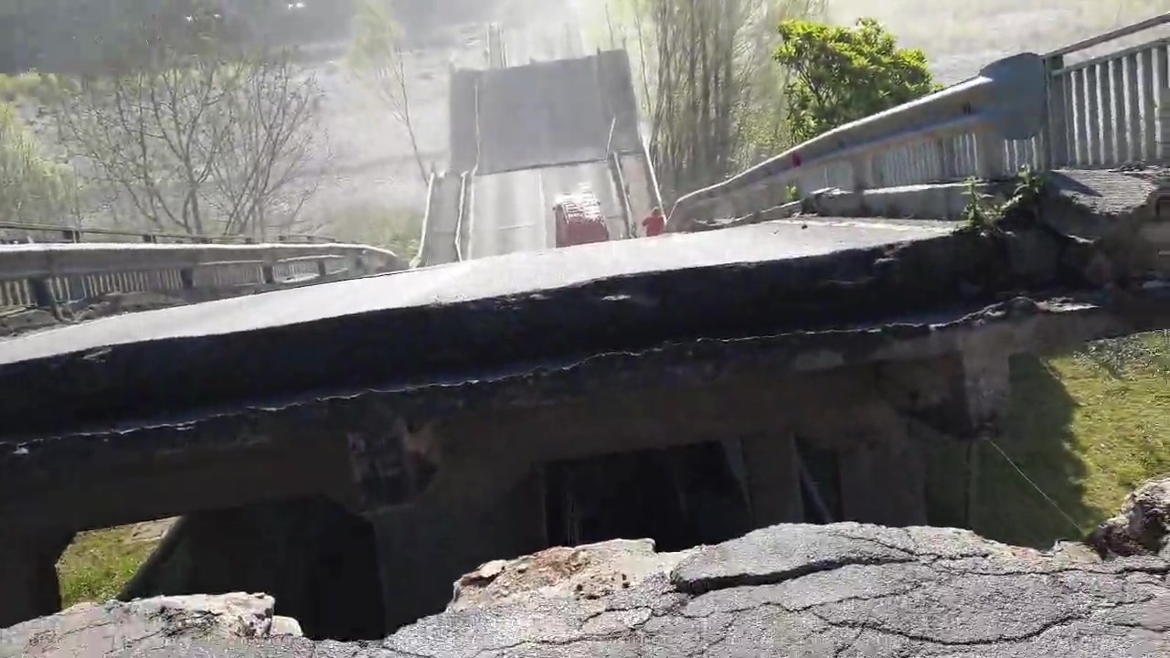 Crolla ponte tra Aulla e Bolano, ecco le prime immagini