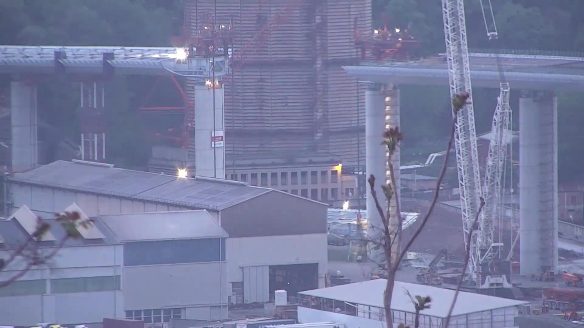 Ponte per Genova, completato il varo della penultima campata: il time lapse