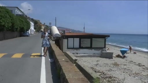 Sanremo, chi prende il sole a Bussana rispettando le distanze