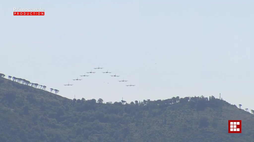 Frecce Tricolore su Genova, il passaggio per i festeggiamenti della Repubblica