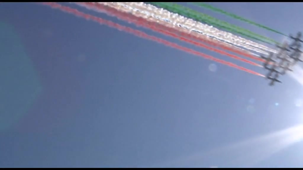 Frecce Tricolori a Genova, l'Italia 'che resiste e si abbraccia' dopo il lockdown