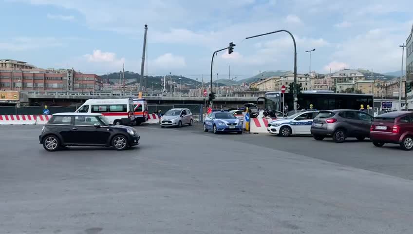 Rapina un negozio, fermato a Brignole: traffico in tilt 