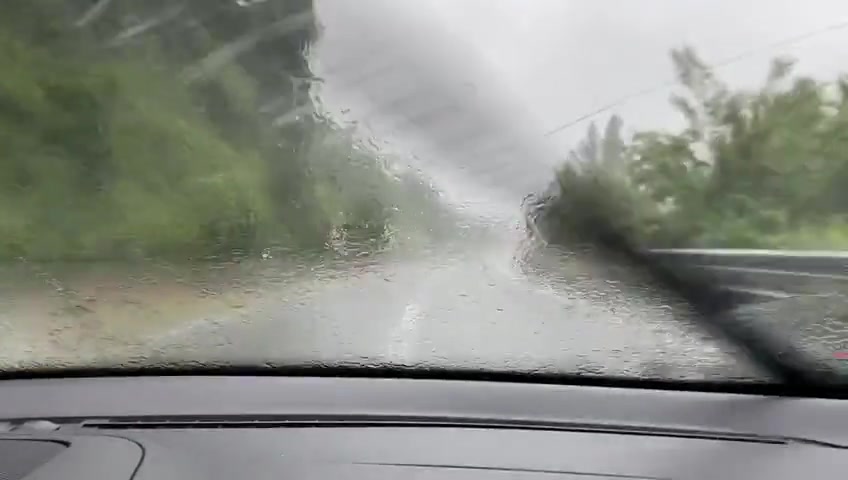 Maltempo in Liguria: pioggia forte e in autostrada si forma l'aquaplaning