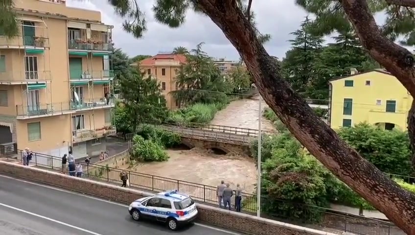 Allerta gialla in Liguria, fiumi ingrossati a Loano: le vostre immagini