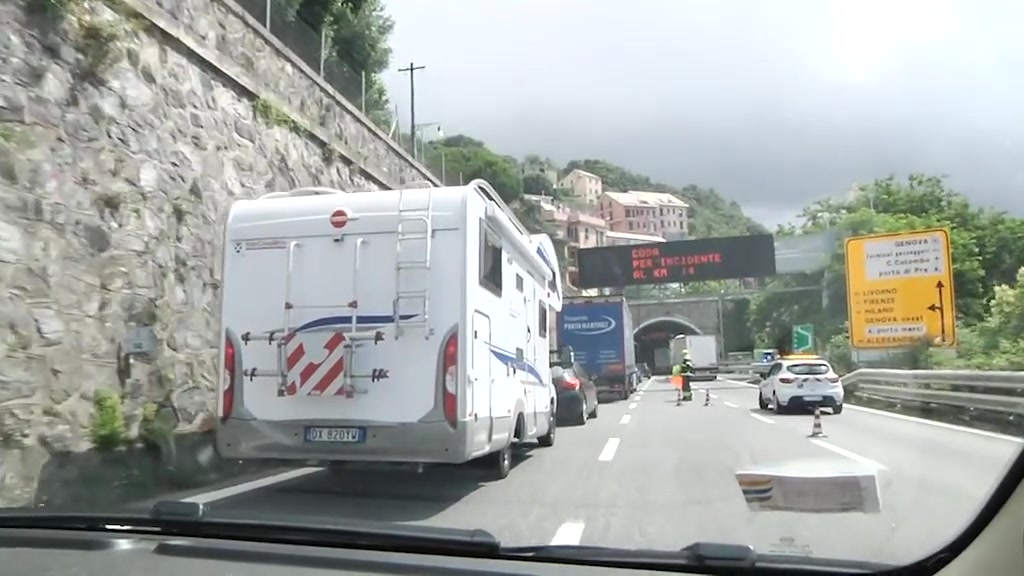 Autostrade nel caos, un'altra giornata di lunghe code ed incidenti