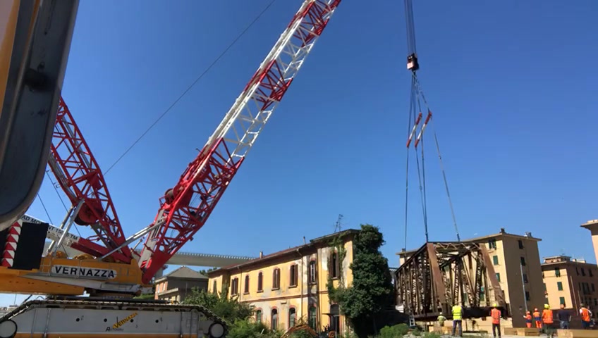 A Genova Certosa rimosso il 'ponte di ferro': il time lapse dell'operazione