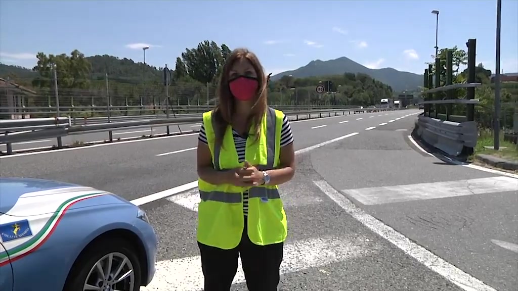 Tir si ribalta sulla A12, chiusa per ore la tratta Sestri Levante - Deiva Marina