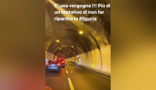 Autostrade, anche Simona Ventura in coda: 