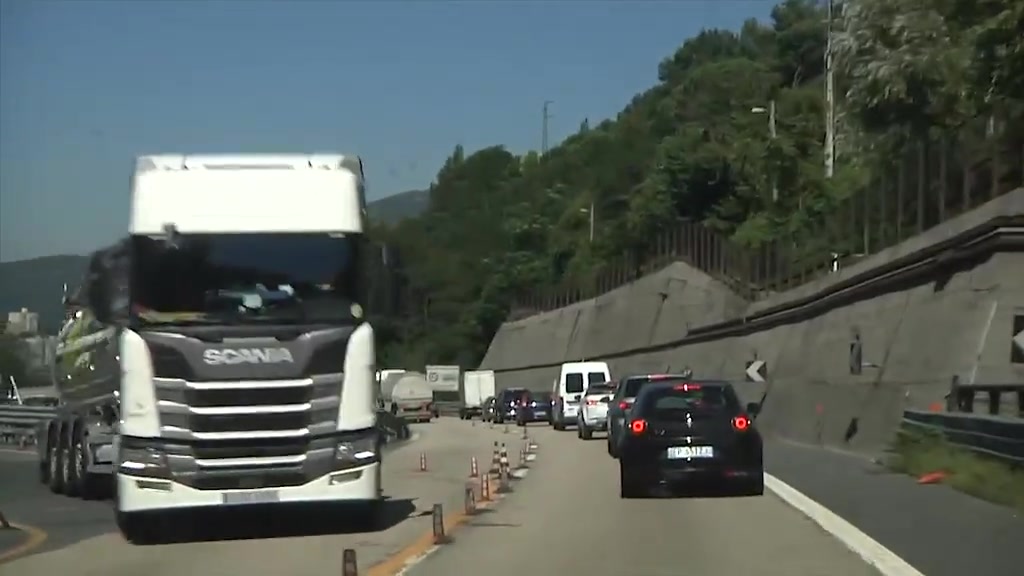 Autostrade ancora nel caos, più di dieci chilometri di coda in A12 e in A26