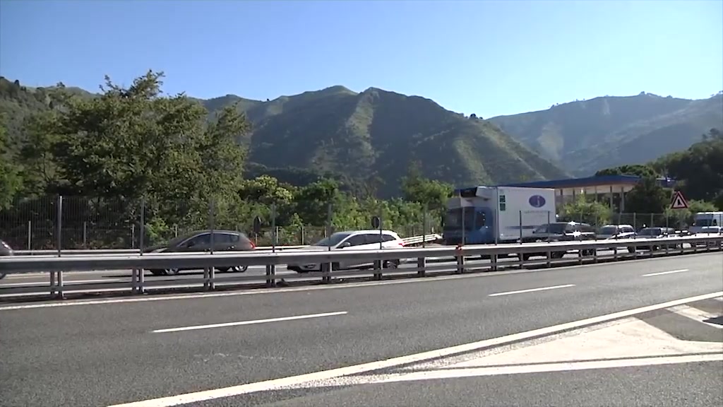 Caos autostrade: ancora chiusa la tratta Bolzaneto-Genova Ovest, paralisi anche al casello di Genova Est