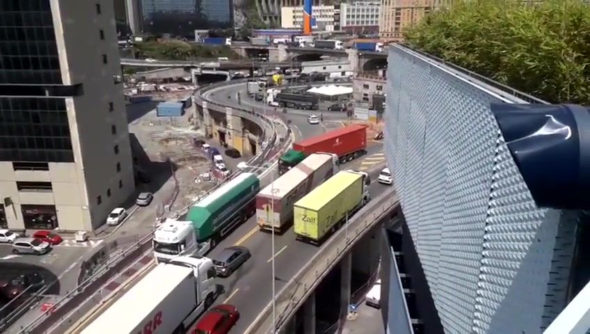 Maxi code al porto di Genova per controlli Coronavirus su un traghetto: traffico in tilt 