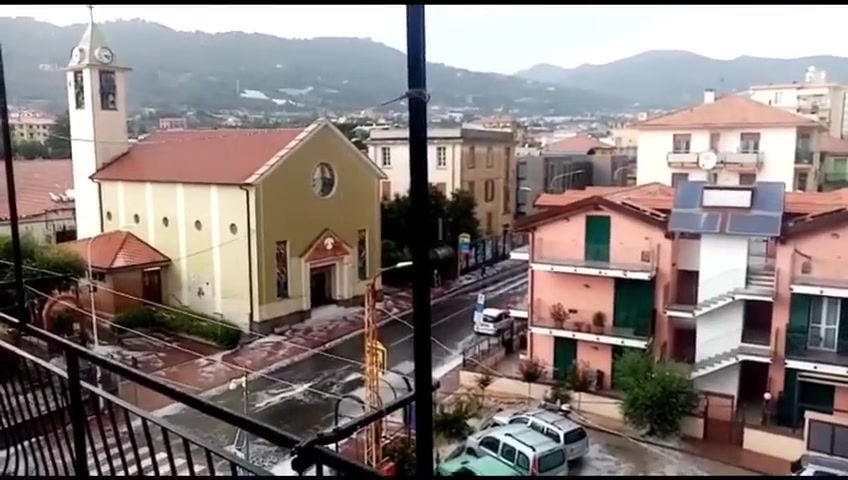 Maltempo nel Ponente ligure, grandinata ad Arma di Taggia