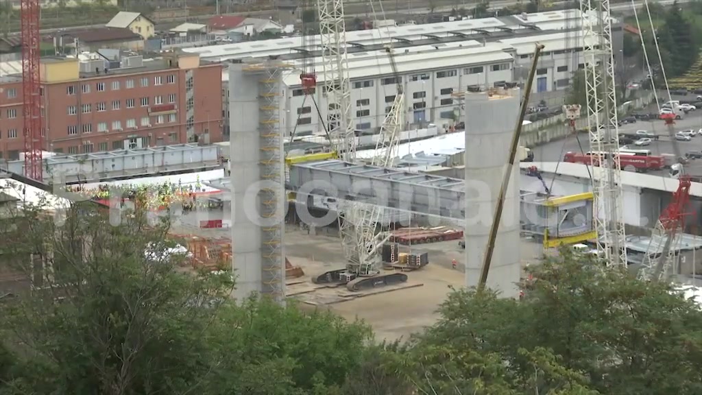 Nuovo ponte a Genova, la posa del primo impalcato