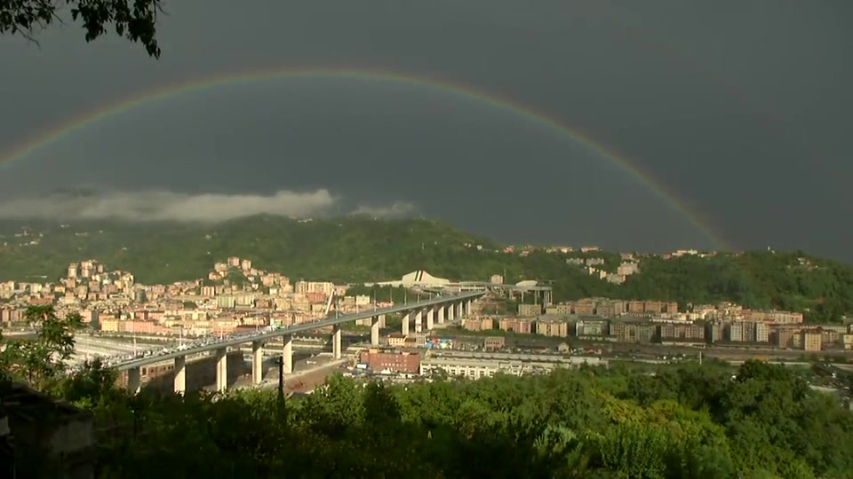 Inaugurato il nuovo ponte Genova San Giorgio, l'arcobaleno per non dimenticare le 43 vittime del Morandi