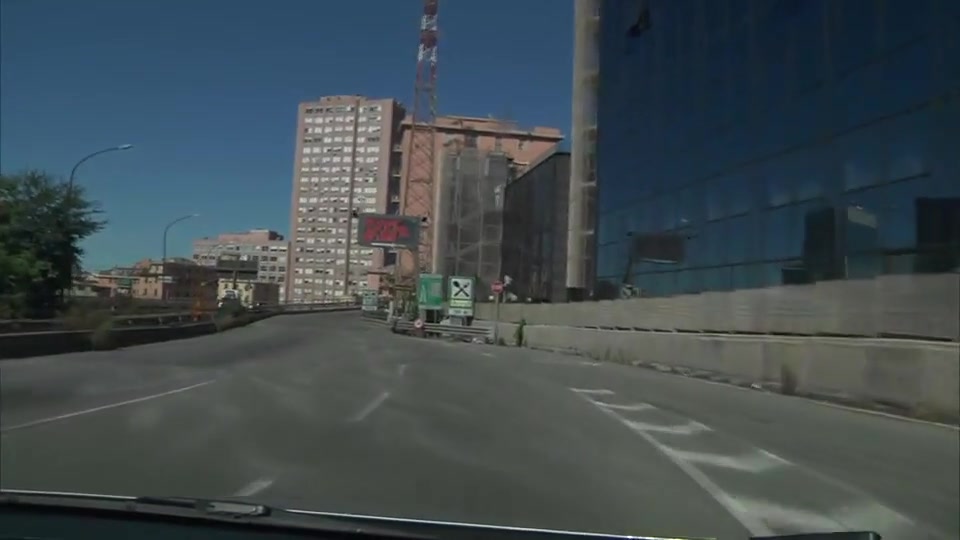 Ponte Genova San Giorgio aperto al traffico: subito coda e limitatore di altezza danneggiato