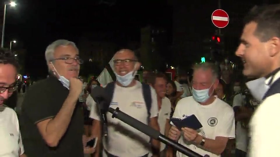 Caroselli e cori, lo Spezia è in serie A e scatta la festa dei tifosi aquilotti