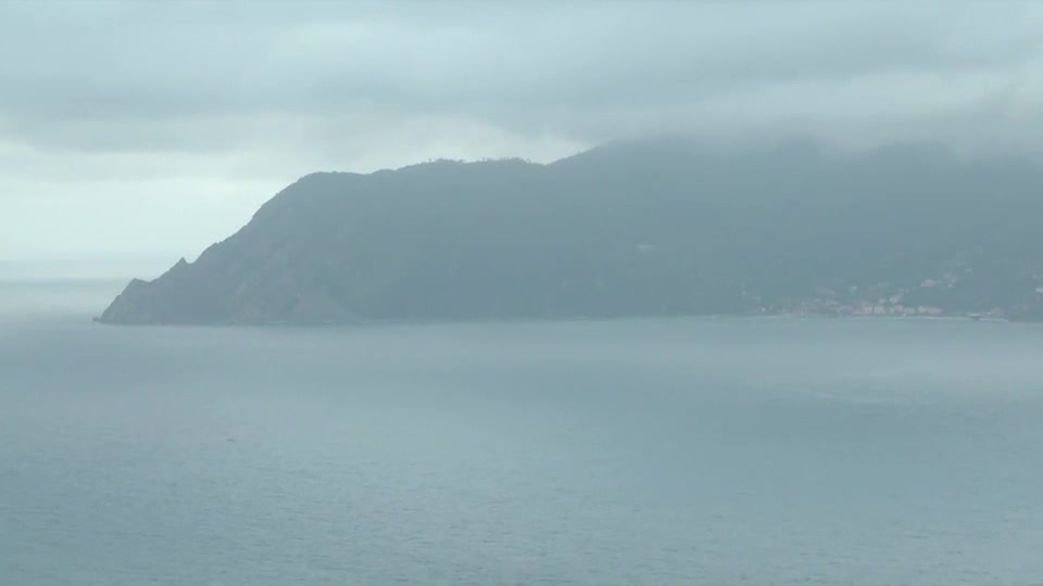 Cinque Terre, le onde che bagnano la scogliera della via dell'Amore