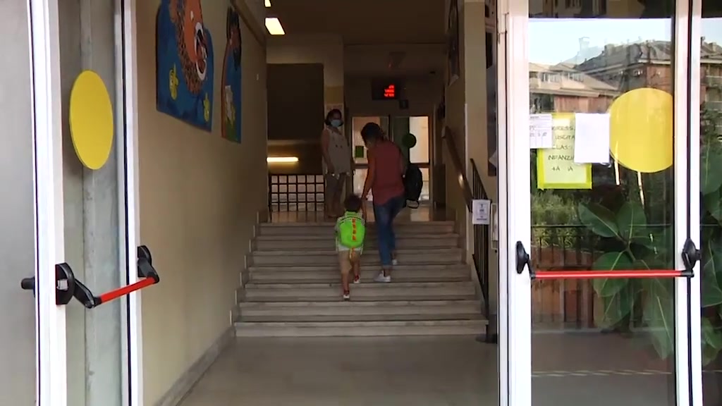 Giù i muri e banchi a isola, dopo i lavori si torna in classe anche alla Perasso di Genova