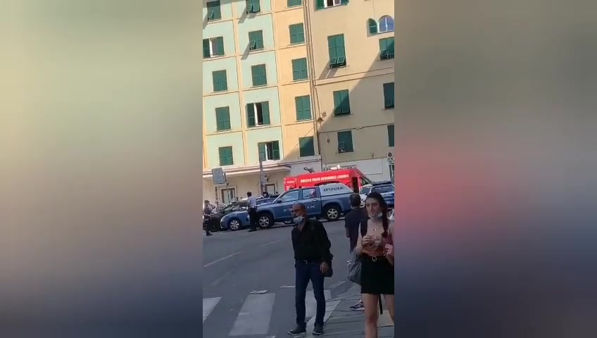 Allarme bomba in via Bellucci a Genova, evacuato il liceo Colombo