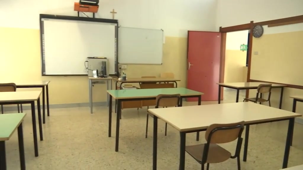 Scuola, studenti in piazza con professori e genitori per le cattedre vacanti 