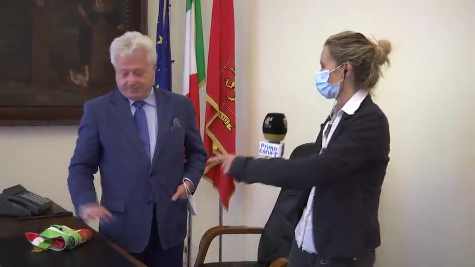 Furto in diretta tv, il tricolore rubato torna al sindaco di Ventimiglia