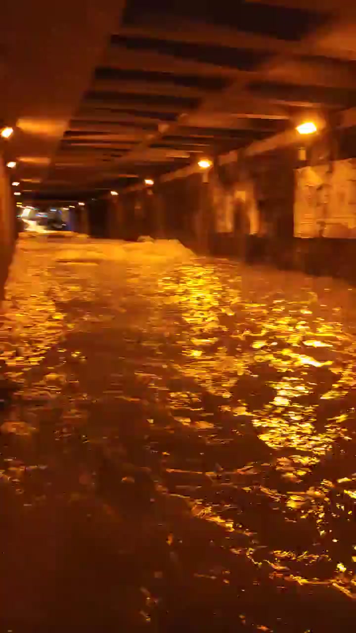 Genova, si rompe una tubatura e corso Torino diventa un lago 2