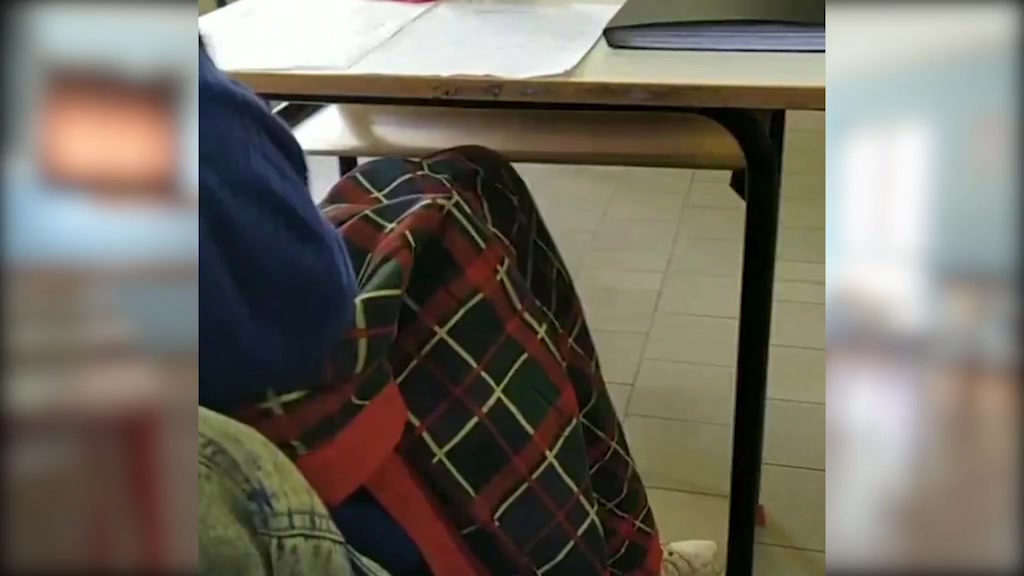 Finestre aperte contro il Covid, a scuola si sta con coperta e mascherina