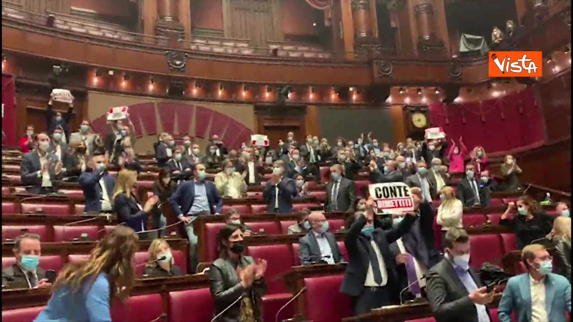 Proteste centrodestra contro conferenza stampa Conte, seduta sospesa alla Camera