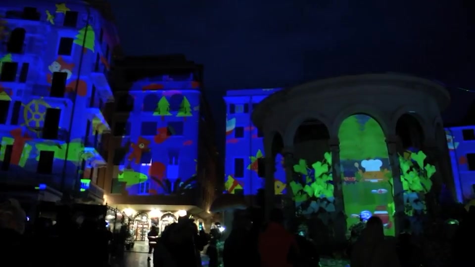 Natale, a Rapallo accese le luminarie tra castello e passeggiata a mare