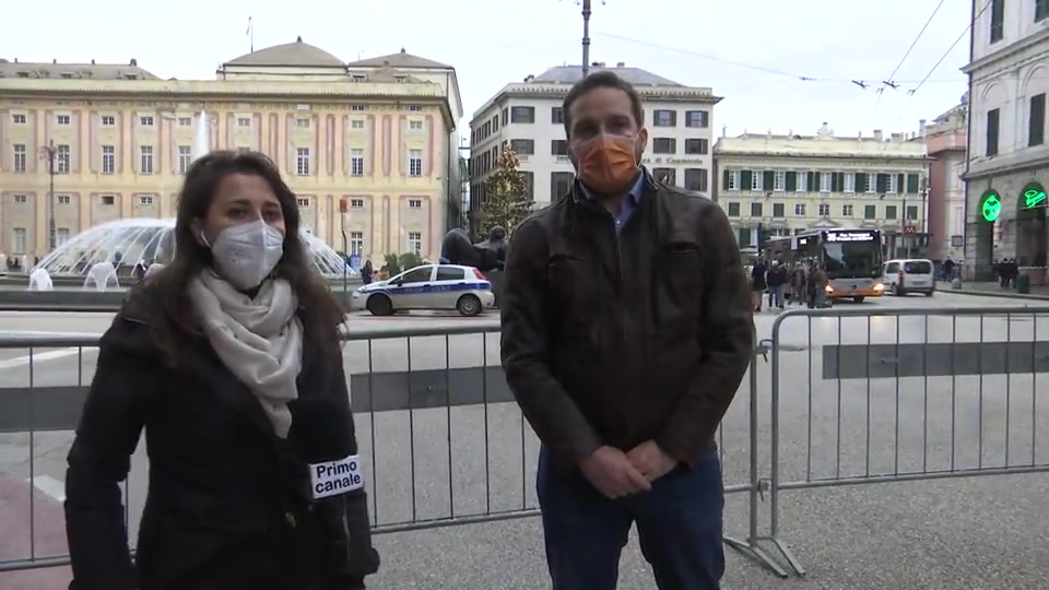 Genova, transenne in via XX Settembre che nel weekend diventa pedonale