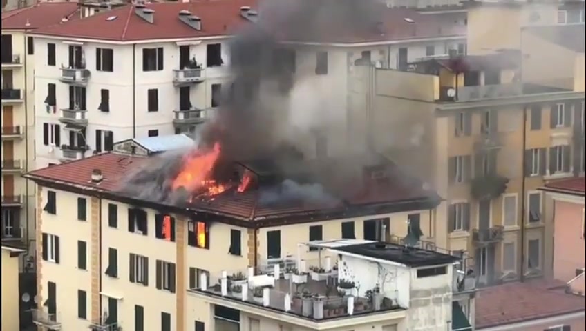 Brucia un appartamento in centro alla Spezia nel giorno di Natale