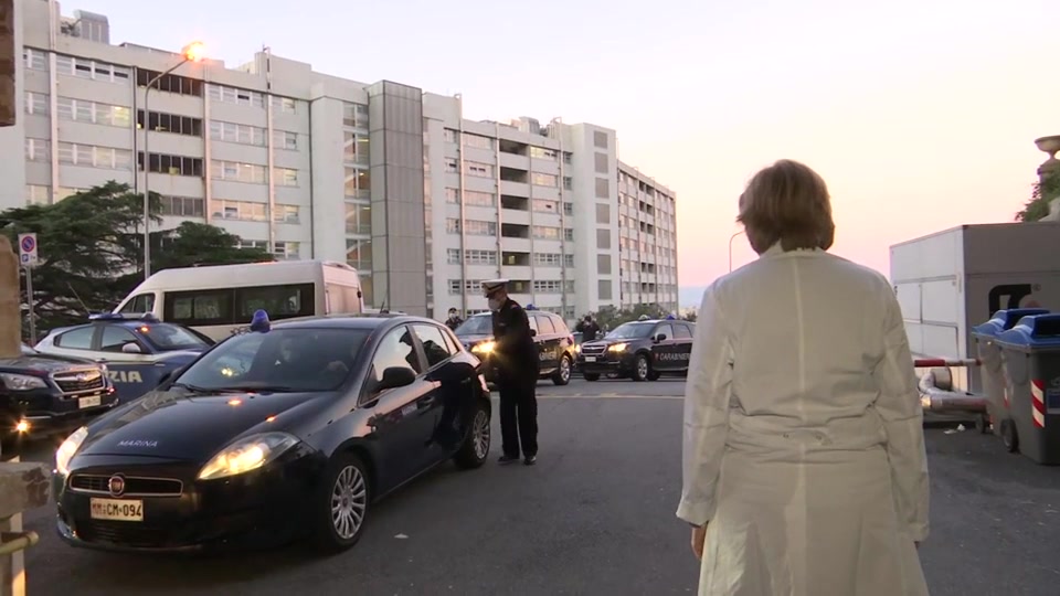 Vax Day in Liguria, l'arrivo al San Martino di Genova delle prime 320 dosi              