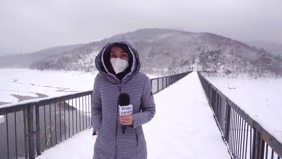 Neve in Liguria, la bellezza del lago artificiale di Osiglia 