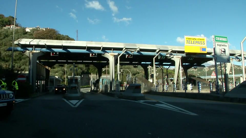 Covid, controlli della Polstrada al casello di Chiavari il 26 dicembre