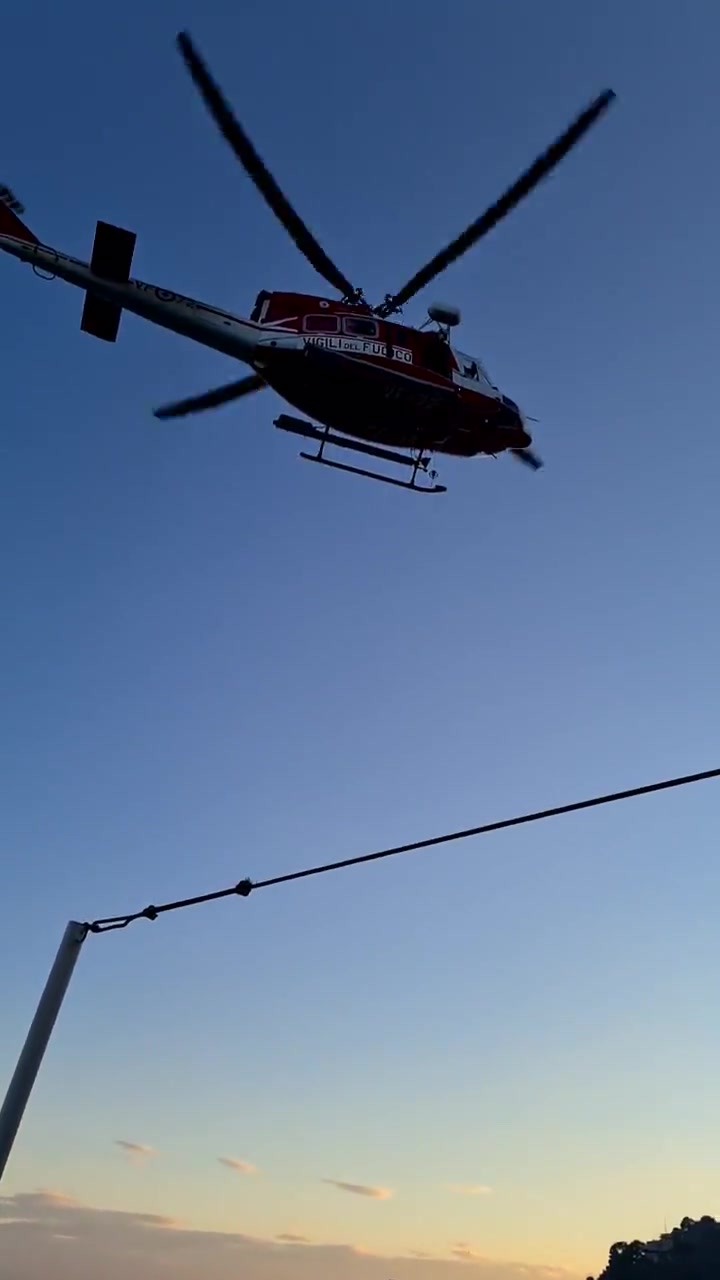  Santa Margherita: operaio s'infortuna in mare lavorando alla diga del porto, soccorso in elicottero. Le immagini