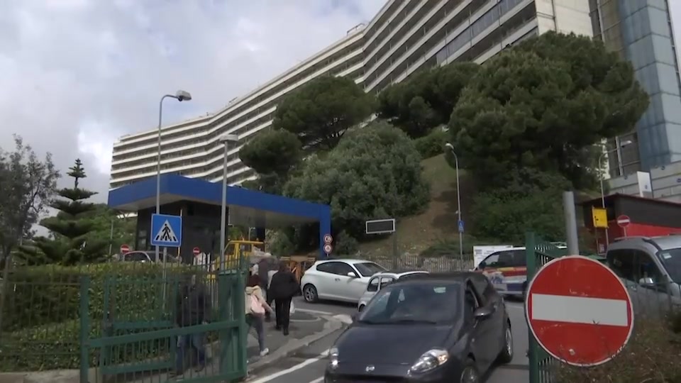 Genova, il conforto di Padre Mauro e i 4 cappellani del San Martino  