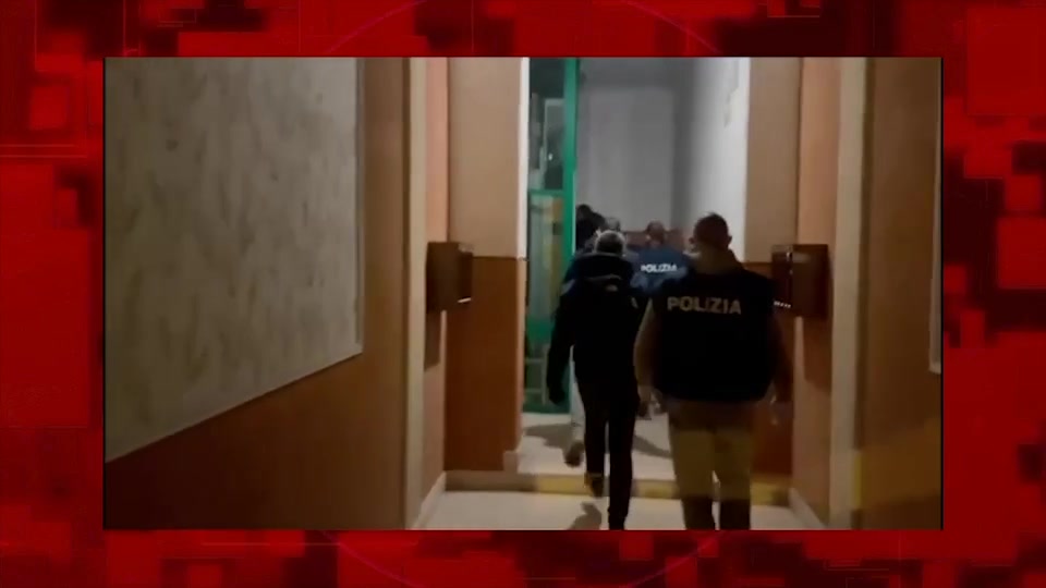 Terrorismo, in manette un 22enne per propaganda suprematista: le immagini dell'arresto