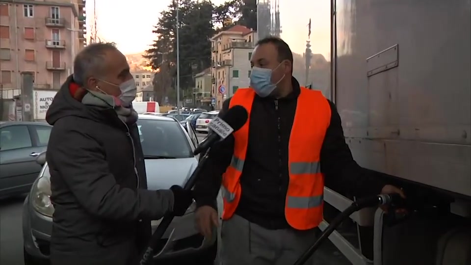 Autostrade, paralizzato il nodo genovese per il cantiere in A7: la rabbia degli autotrasportatori