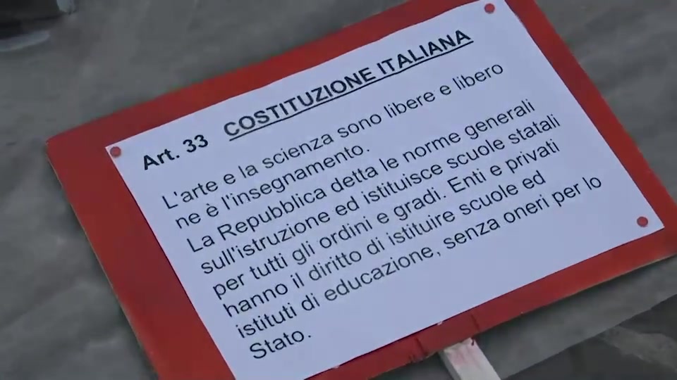 A un anno dallo stop ai teatri, i lavoratori dello spettacolo tornano in piazza a Genova