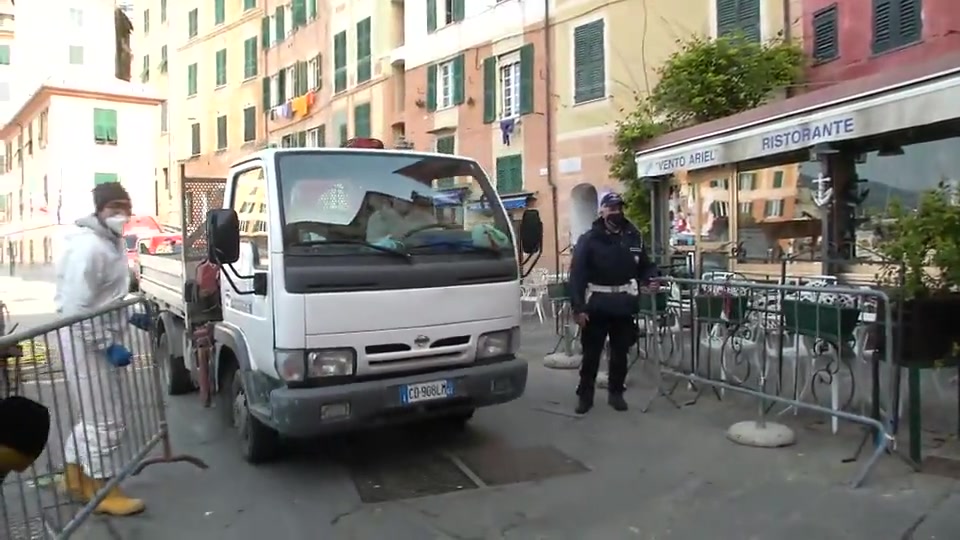 Crollo cimitero di Camogli, al porticciolo via vai di parenti in cerca di notizie