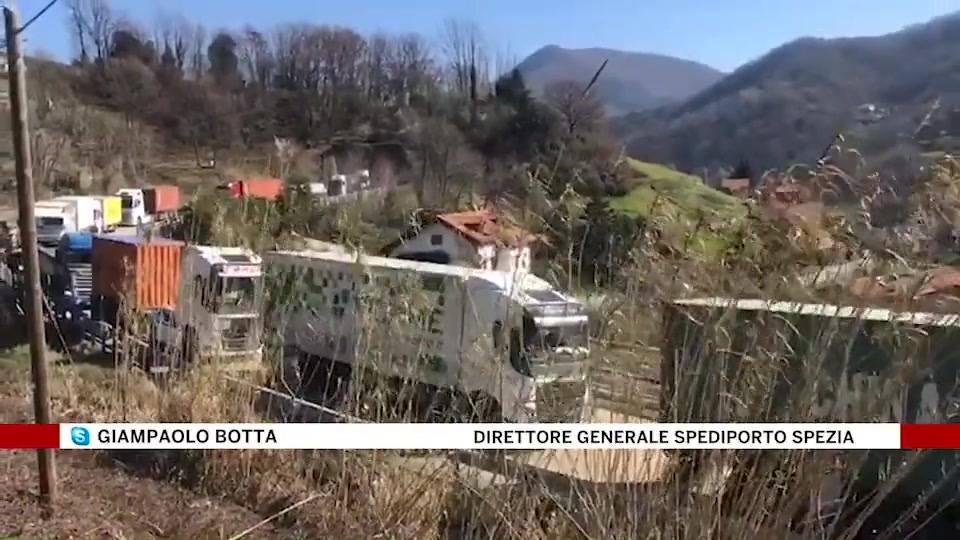 Caos autostrade, coda di 10 km in A7. Botta (Spediporto): 